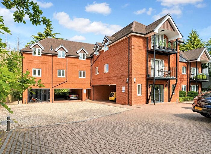 2 Bedroom Apartment For Sale In Chalk Hill, West End, Southampton, Hampshire, SO18
