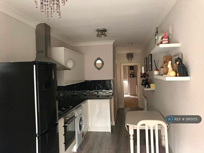 Studio To Rent In Annex Cranborne Avenue, Surbiton, KT6