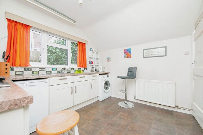 2 Bedroom Detached Bungalow For Sale In Kingston Road, Woodbridge, IP12