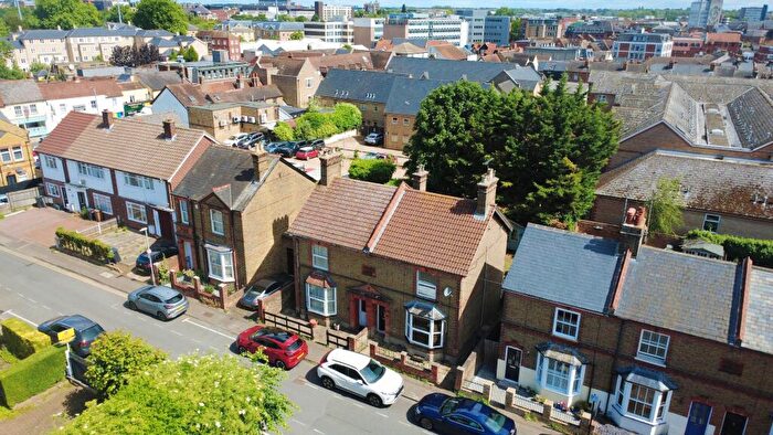 3 Bedroom Semi-Detached House For Sale In Hamlet Road, Old Moulsham, Chelmsford, Essex, CM2