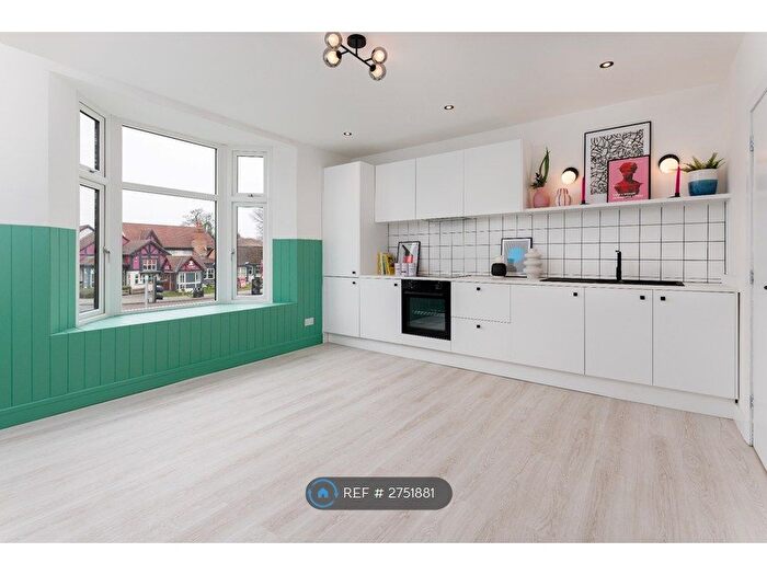 2 Bedroom Flat To Rent In Aigburth Road, Liverpool, L19