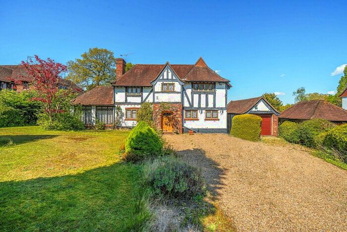 4 Bedroom Detached House For Sale In Lynx Hill, East Horsley, KT24