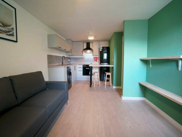 2 Bedroom Flat To Rent In York Place, Bangor, Gwynedd, LL57