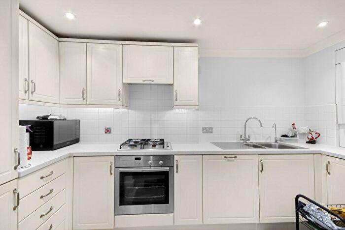 2 Bedroom Apartment For Sale In Darwin Place, Bracknell, RG12