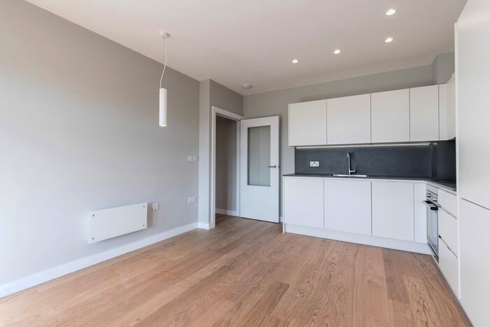 Studio To Rent In Avonmore Road, London, W14