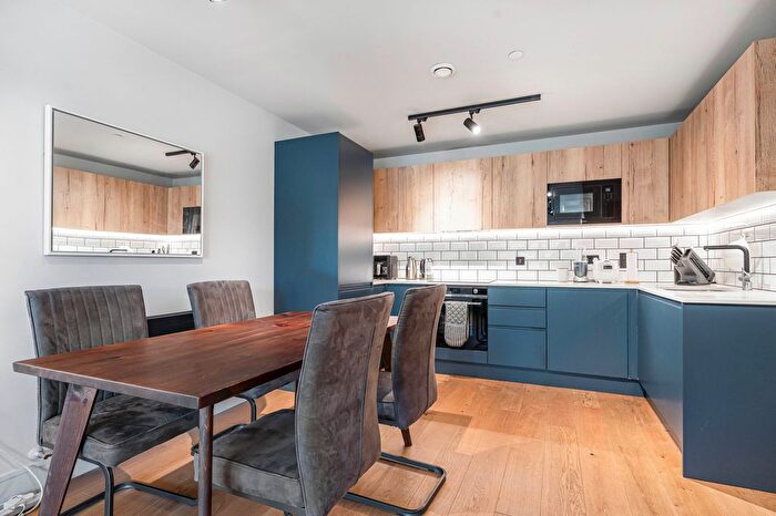 2 Bedroom Flat For Sale In Tower Bridge Road, London, SE1