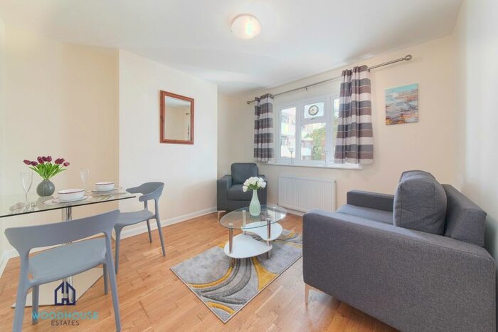 2 Bedroom Flat To Rent In Wilton Court, London, N10