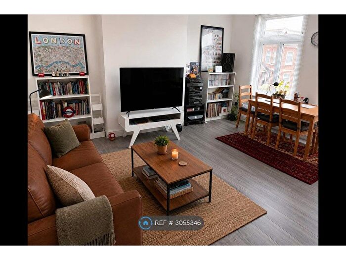 3 Bedroom Flat To Rent In Brownlow Road, London, N11