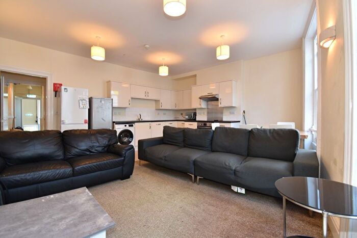 6 Bedroom Flat To Rent In Market Street, Falmouth, TR11