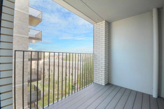 1 Bedroom Flat To Rent In Sayer Street, Elephant And Castle, London, SE17