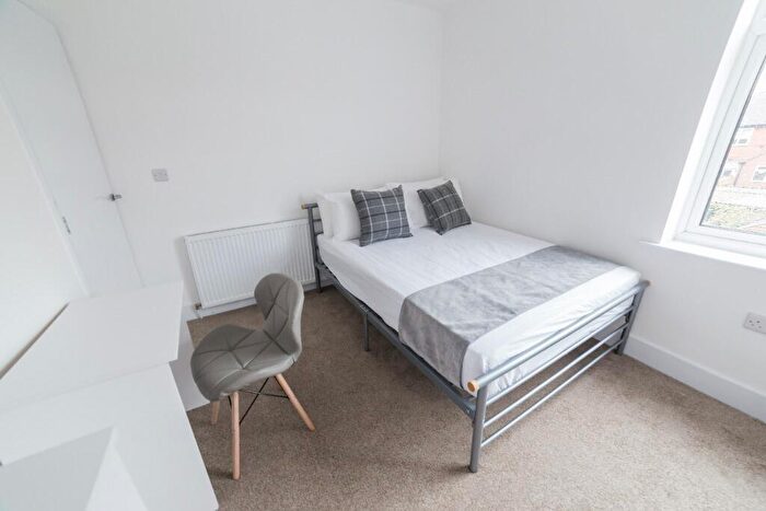 2 Bedroom House To Rent In Dagmar Grove, Nottingham, NG9