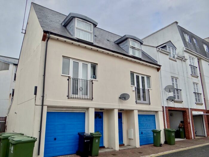 3 Bedroom Town House To Rent In Lansdowne Street, Southsea, PO5