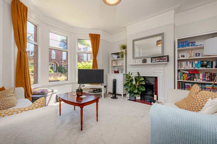 2 Bedroom Flat To Rent In Radbourne Road, Balham, SW12