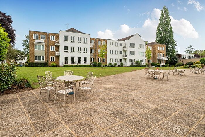 2 Bedroom Flat For Sale In Braybank, Bray, Maidenhead, SL6