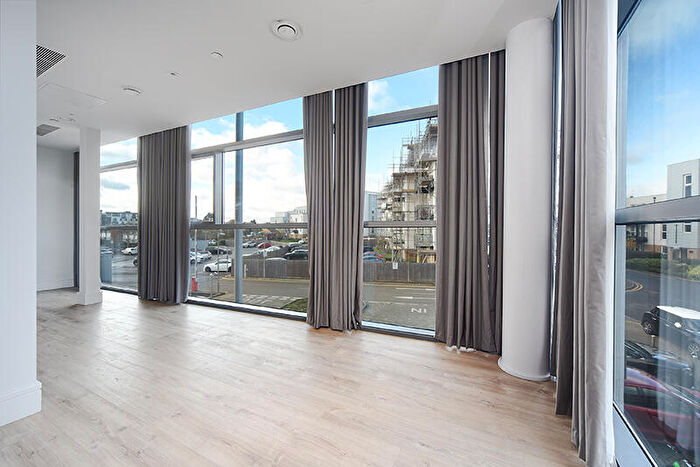 1 Bedroom Flat To Rent In Station Road, Addlestone, Surrey, KT15