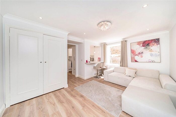 1 Bedroom Flat To Rent In Earl's Court Square, London, SW5