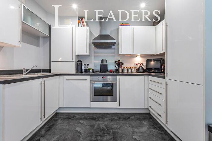 1 Bedroom Flat To Rent In Canalside, RH1