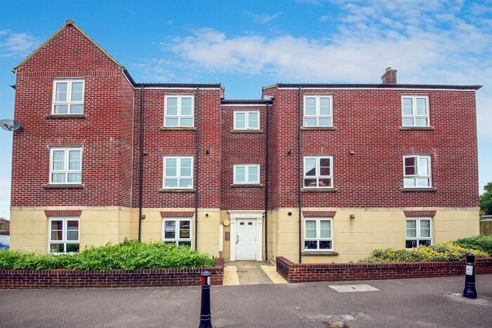 2 Bedroom Flat To Rent In Wren Place, Gillingham SP8