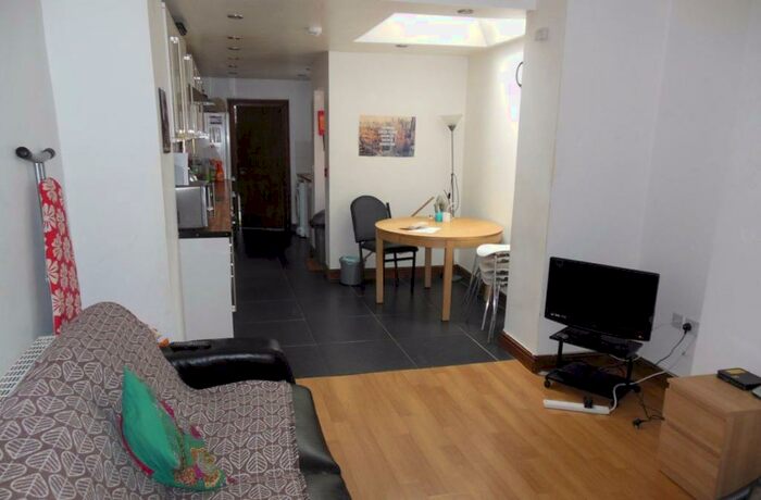 5 Bedroom House To Rent In Totnes Grove, B29