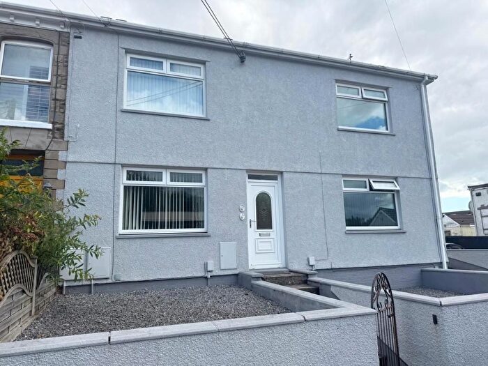 1 Bedroom Flat To Rent In Church Street, Gowerton, Swansea, SA4