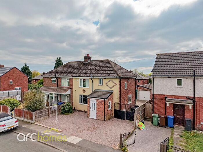 3 Bedroom Semi-Detached House For Sale In Norfolk Road, Atherton, Manchester, M46