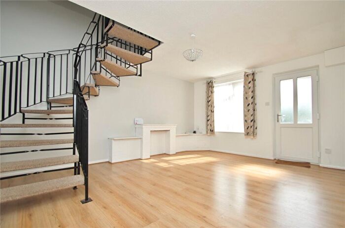 2 Bedroom End Of Terrace House To Rent In Cotswold Close, Verwood, Dorset, BH31
