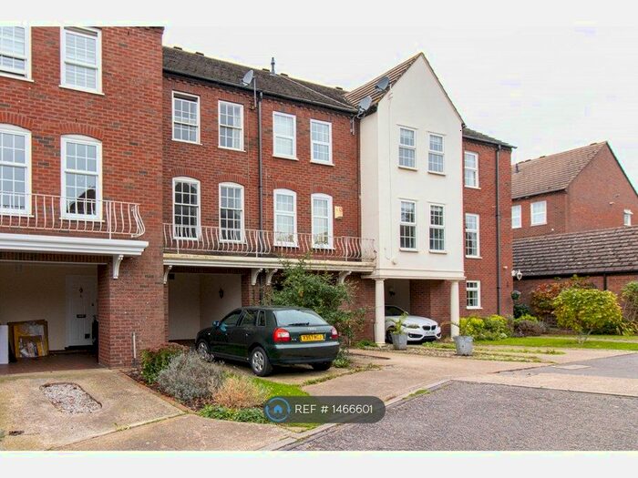 3 Bedroom Terraced House To Rent In Post Lane, Twickenham, TW2