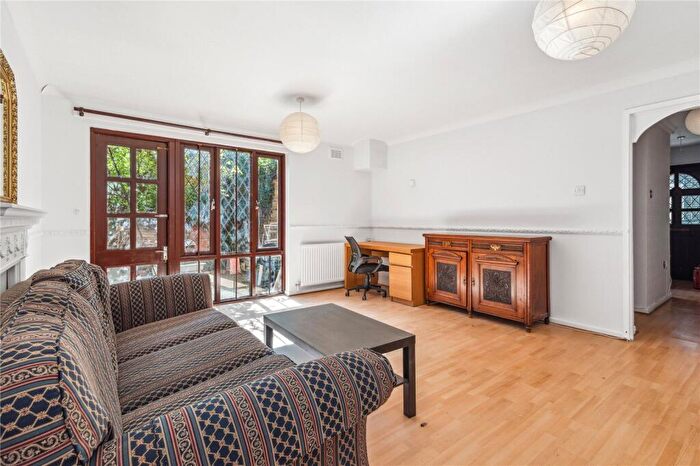 3 Bedroom House To Rent In Greenman Street, Islington Central, N1