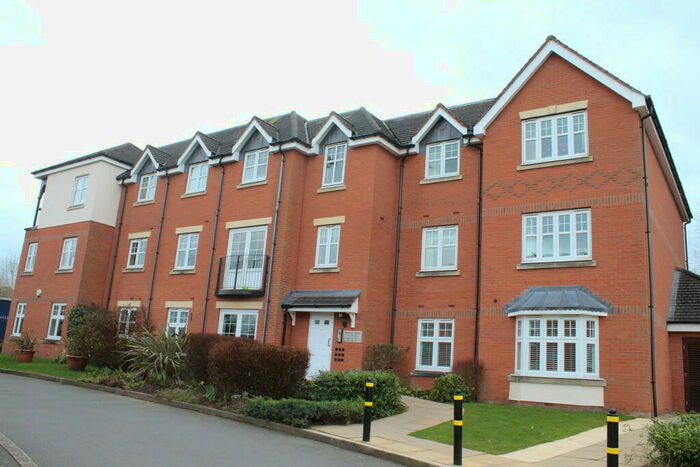 3 Bedroom Apartment To Rent In Chancel Court, Solihull, B91