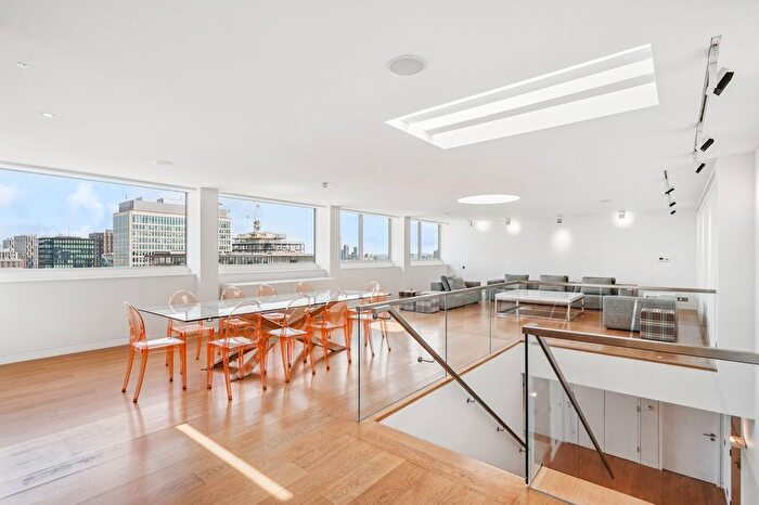 5 Bedroom Flat To Rent In Palace Street, Westminster, SW1E