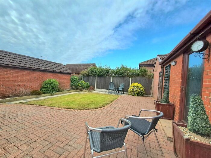 2 Bedroom Detached Bungalow For Sale In Windsor Close, Harlington, Doncaster, DN5