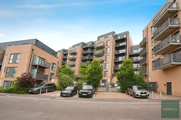 3 Bedroom Flat For Sale In Clarence Avenue, Ilford, IG2