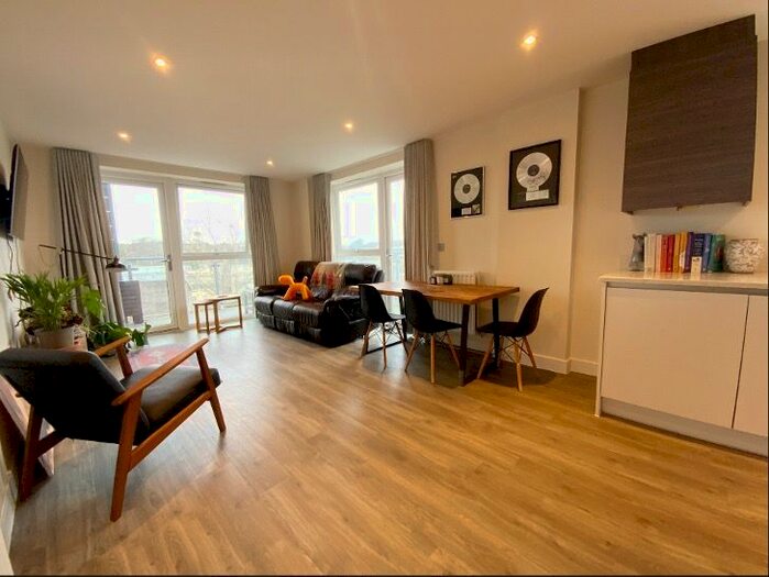 2 Bedroom Flat To Rent In Wallingford Way, Maidenhead, SL6