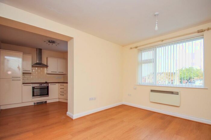 2 Bedroom Apartment To Rent In Davyhulme Circle, Davyhulme, Manchester, M41