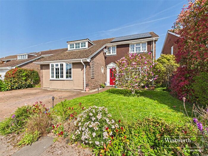 5 Bedroom Detached House For Sale In Speen Place, Speen, Newbury, Berkshire, RG14