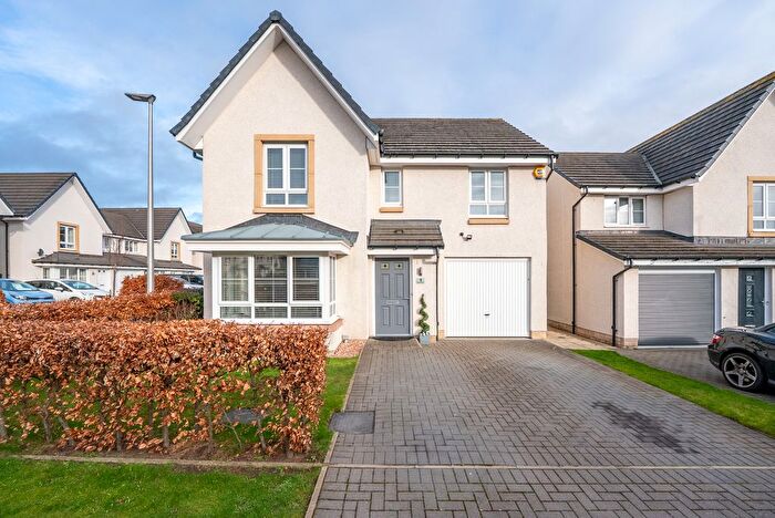 4 Bedroom Detached House For Sale In Hoffmann Place, Newcraighall, Edinburgh, EH15