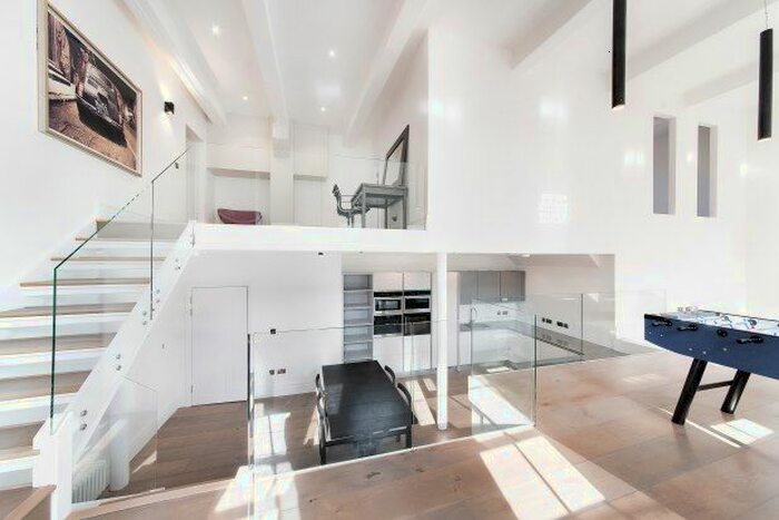 3 Bedroom Flat To Rent In Church Street, London, W4