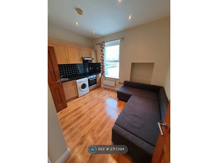 Studio To Rent In Catford, London, SE6