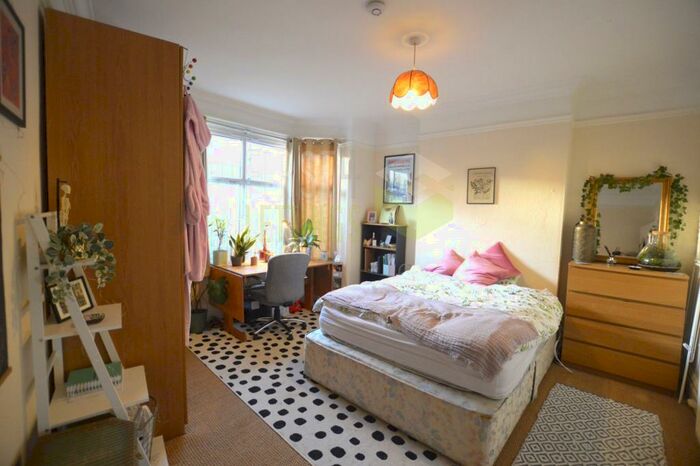 5 Bedroom End Of Terrace House To Rent In Howard Road, Leicester, LE2