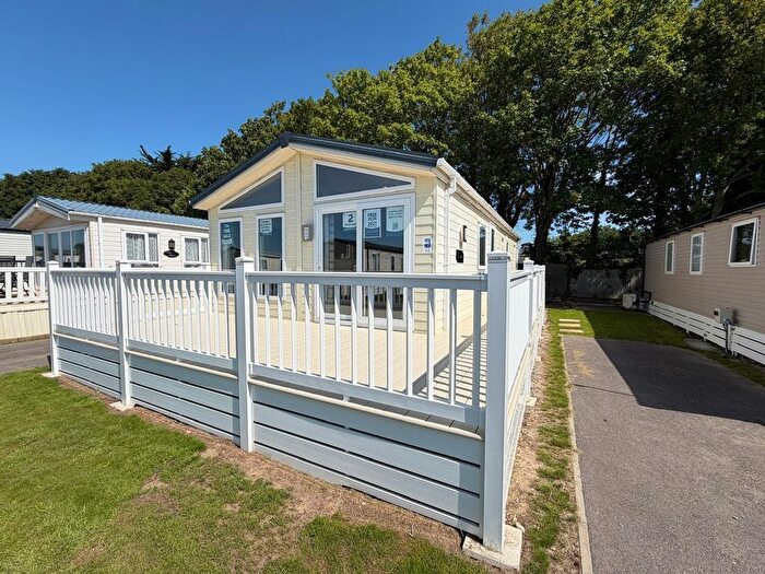2 Bedroom Lodge For Sale In Solent Breezes Holiday Park, Hook Lane Warsash, Southampton, SO31