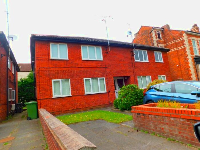 2 Bedroom Flat To Rent In Courtenay Road, Waterloo, Liverpool, L22