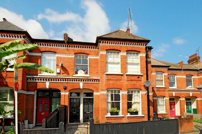 4 Bedroom Flat To Rent In Wix's Lane, London SW4