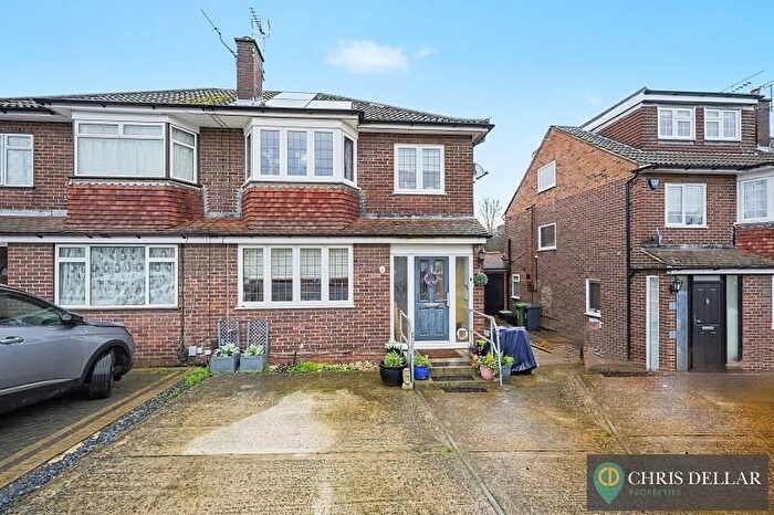 5 Bedroom Property For Sale In Cillocks Close, Hoddesdon, EN11