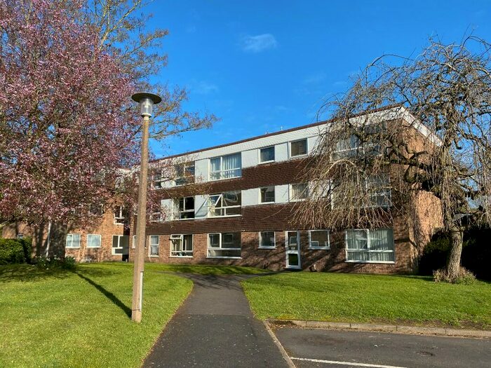 1 Bedroom Flat To Rent In Balmoral Court, Kidderminster, DY10