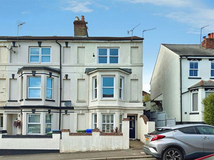 4 Bedroom End Of Terrace House To Rent In Waterloo Road, Aldershot, GU12