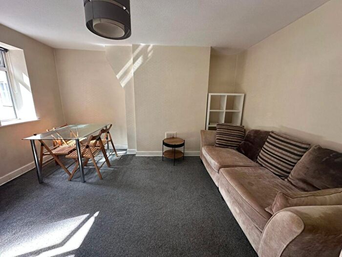 2 Bedroom Flat To Rent In Eccles New Road, Salford, M5