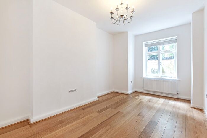 3 Bedroom Flat To Rent In Grantully Road, London, W9