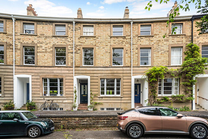3 Bedroom Town House To Rent In Park Town, Oxford, OX2