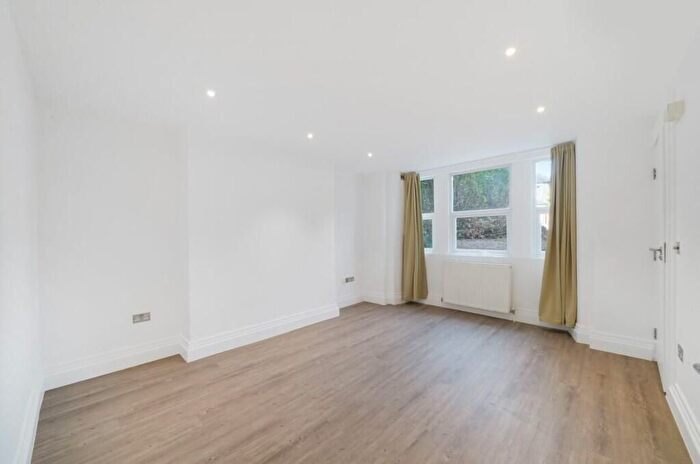 3 Bedroom Flat To Rent In Argyle Road, West Ealing, W13