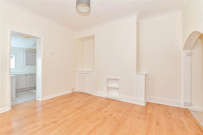 4 Bedroom Semi-Detached House For Sale In Chandos Road, Tunbridge Wells, Kent, TN1